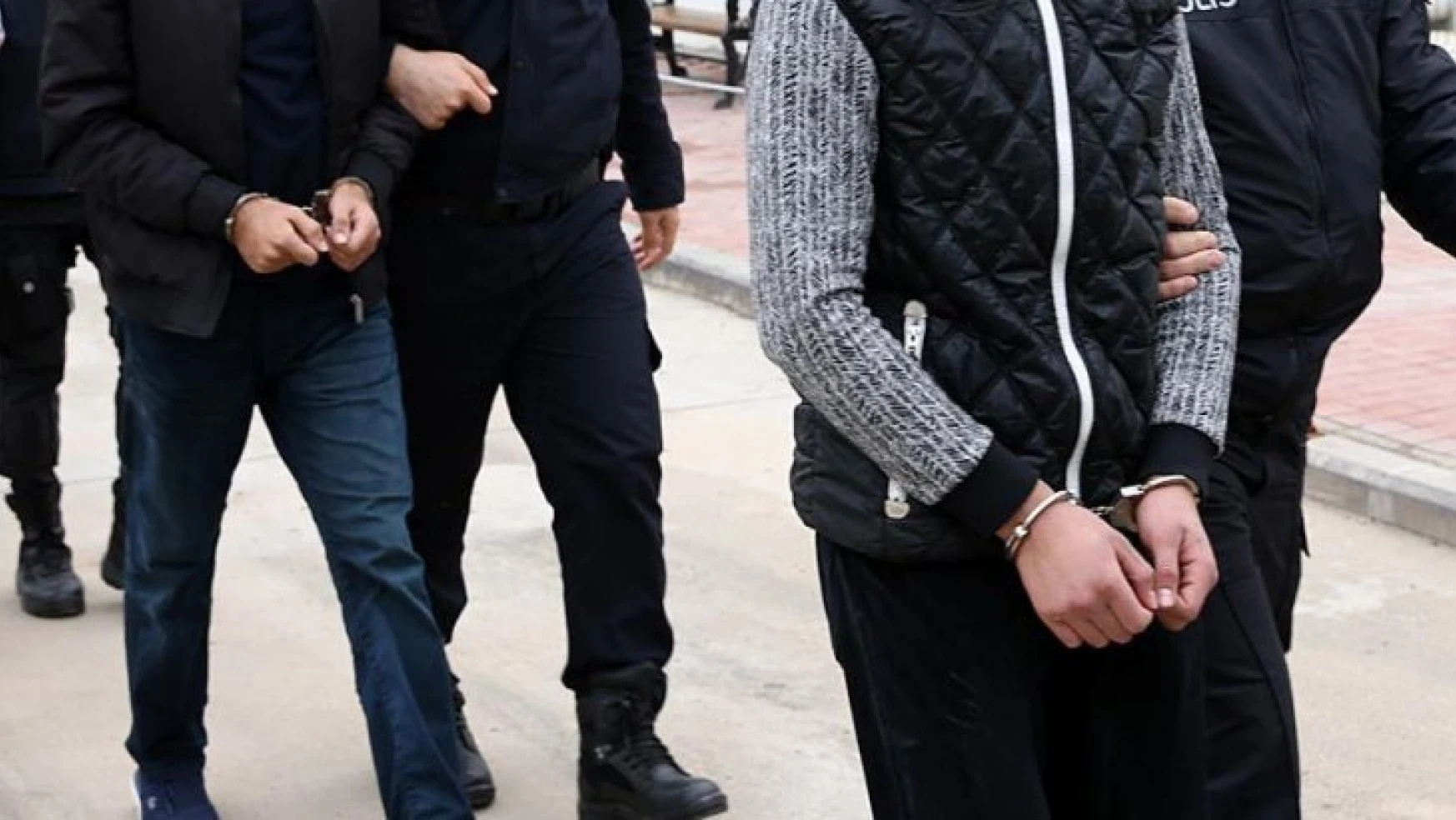 FETÖ'cülere Toplantı Halinde Baskın, 17 Kişi Gözaltına Alındı