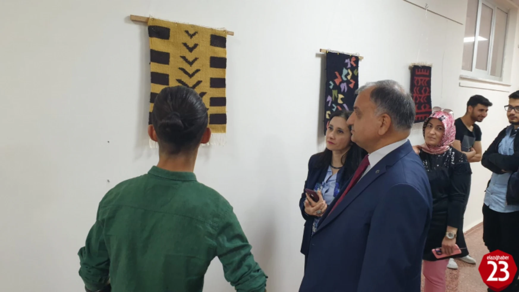 Fırat Üniversitesi Resim İş Öğretmenliği Öğrencileri Yaptıkları Çalışmaları Sergiledi