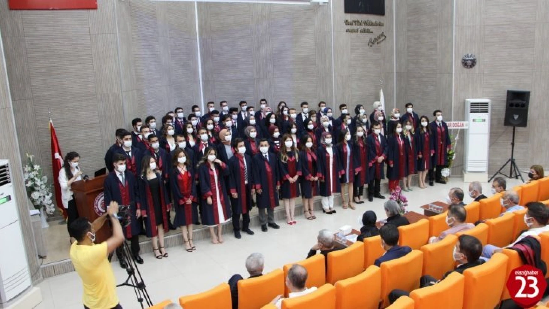 Fırat Üniversitesi Diş Hekimliği Fakültesi İkinci Yılında 64 Mezun Verdi