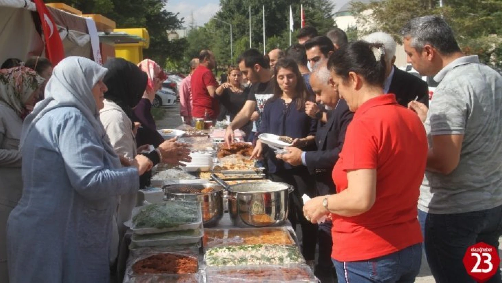 Fırat Üniversitesi Kadın Kollarından Öğrenciler İçin Kermes