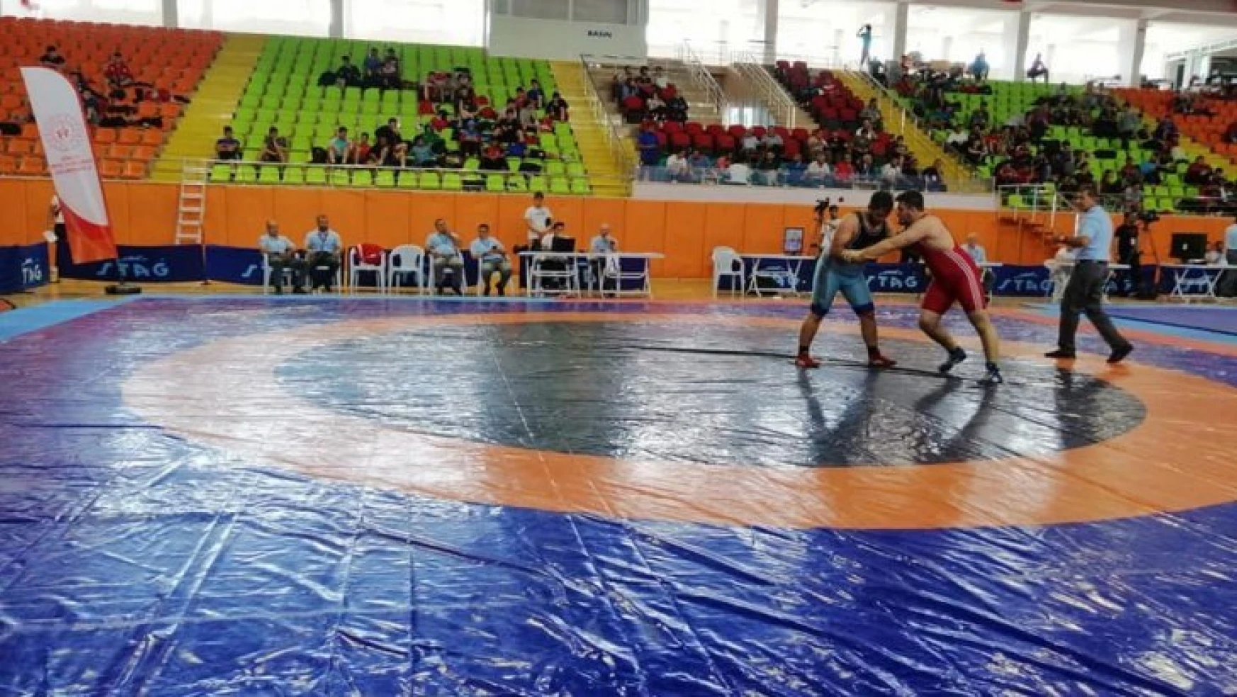 Güreş Türkiye Şampiyonası Elazığ'da Başladı
