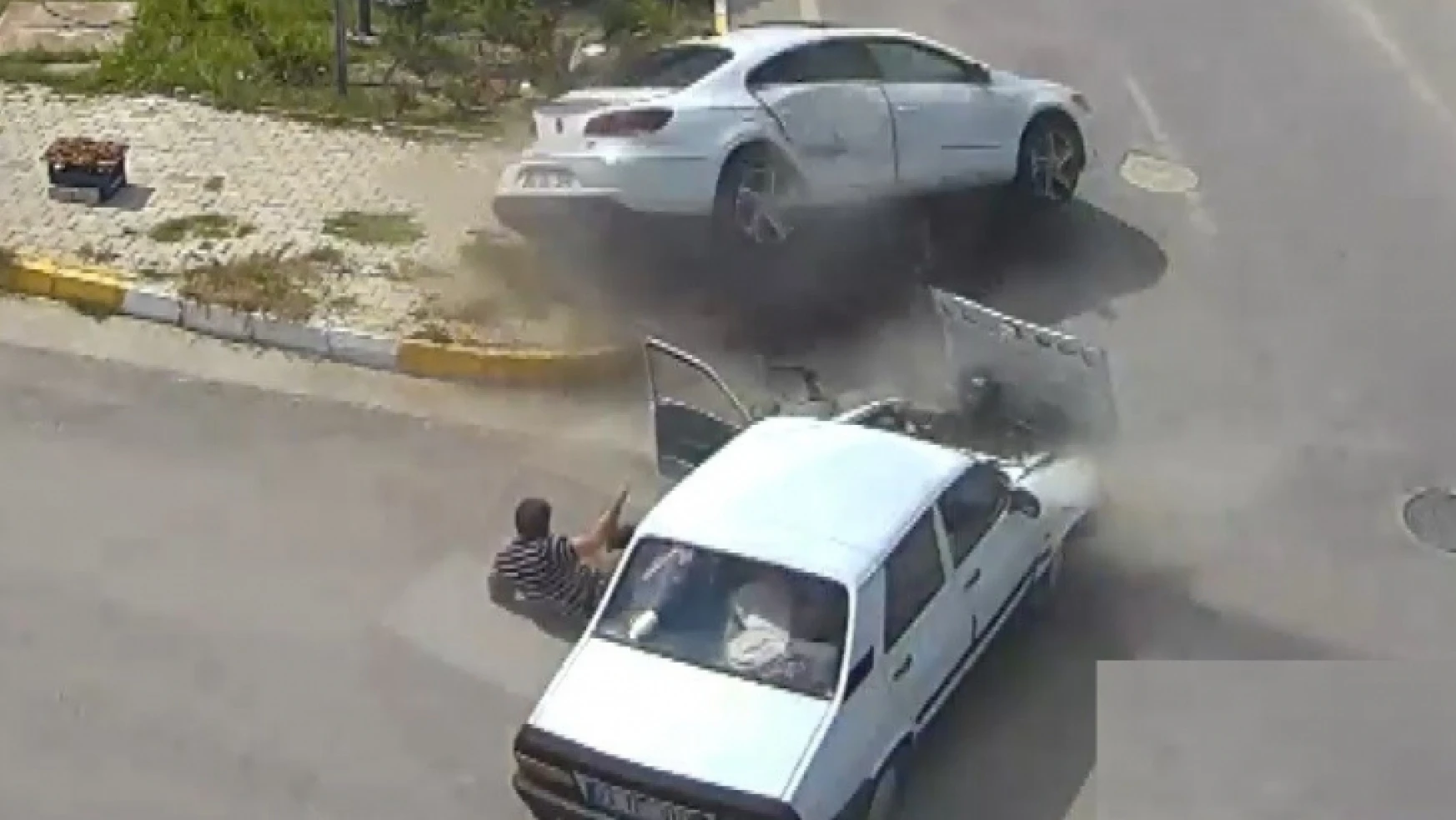 Elazığ'da Yaşanan Trafik Kazaları Kameralara Yansıdı
