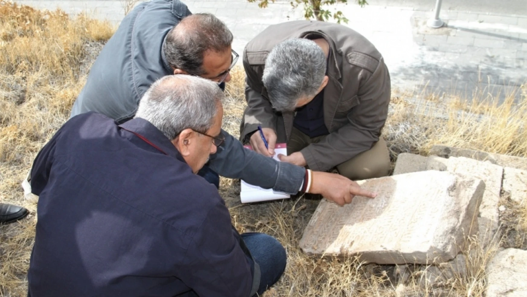 Harput'ta 250 Yıllık Mezar Taşları Çıkıyor