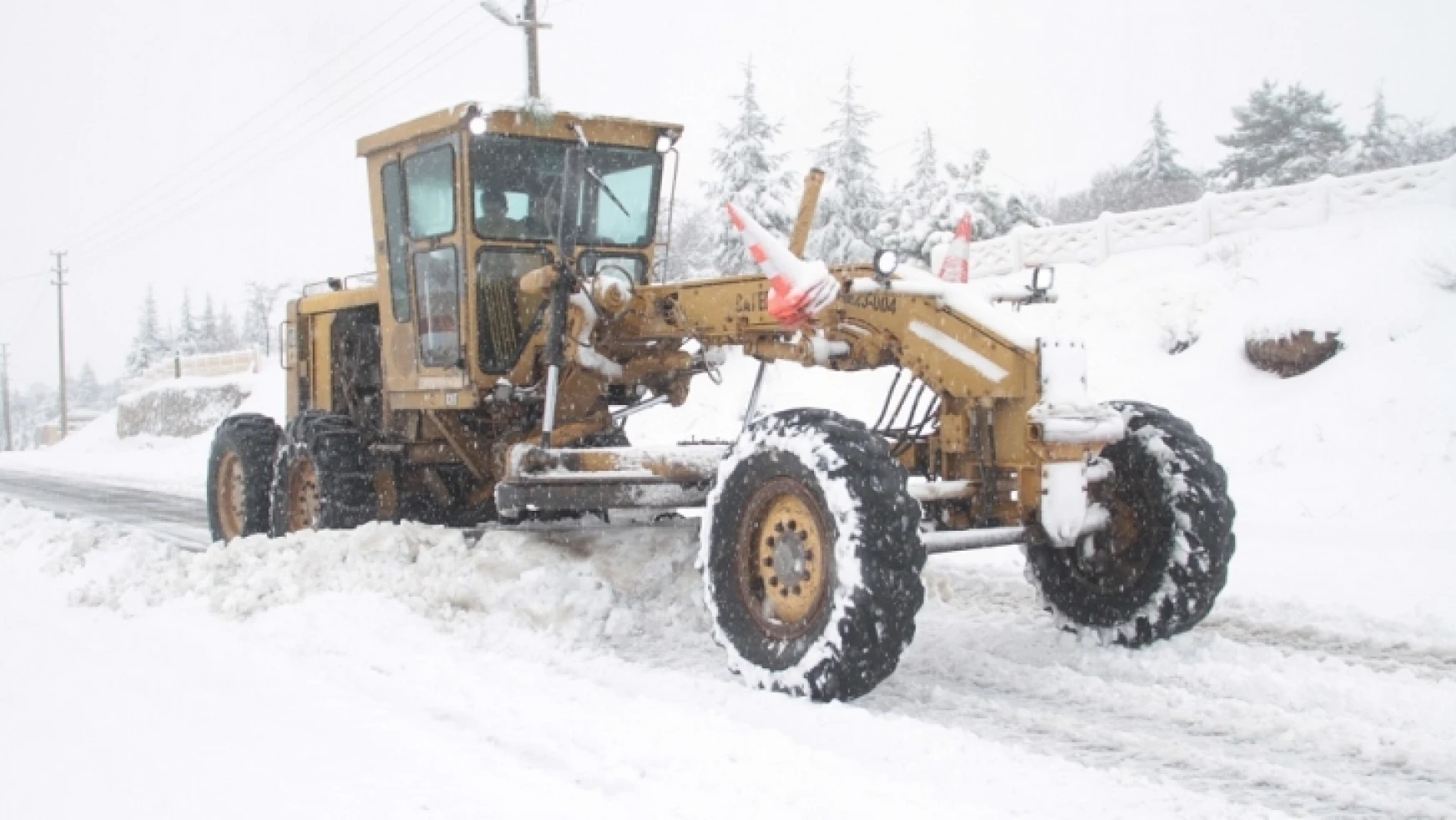 332 Köy Yolu Kar Yüzünden Ulaşıma Kapandı