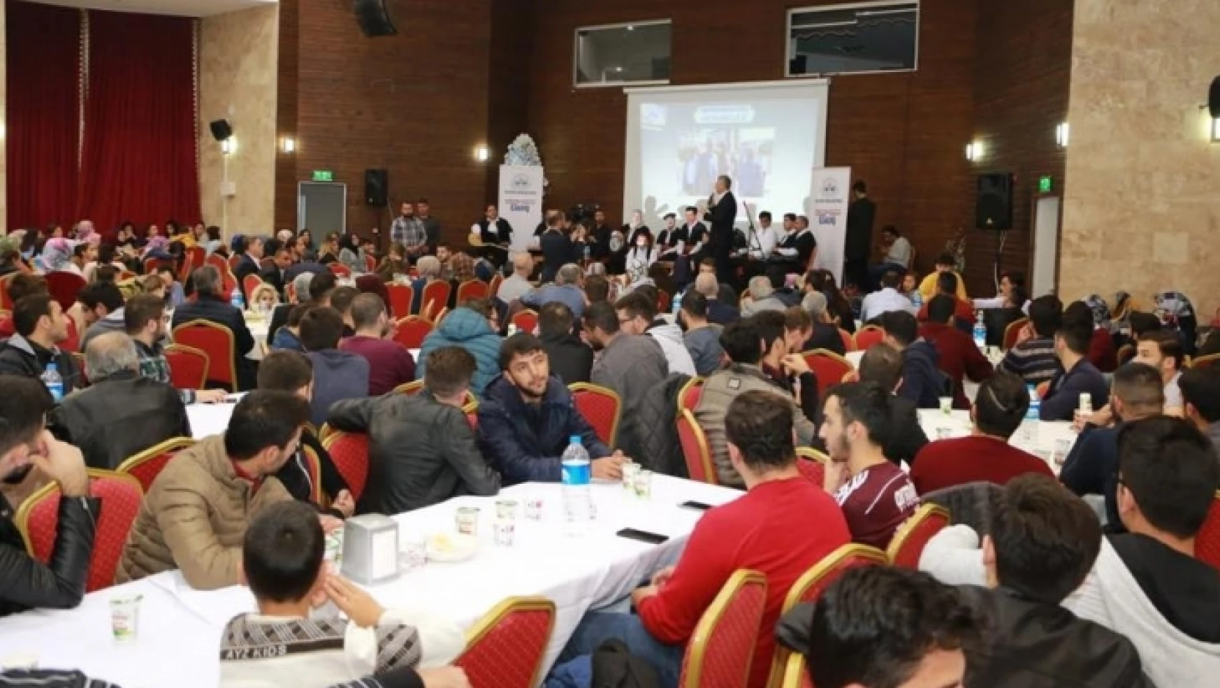 Elazığ'da Üniversite Öğrencilerine Kürsübaşı Etkinliği Düzenlendi