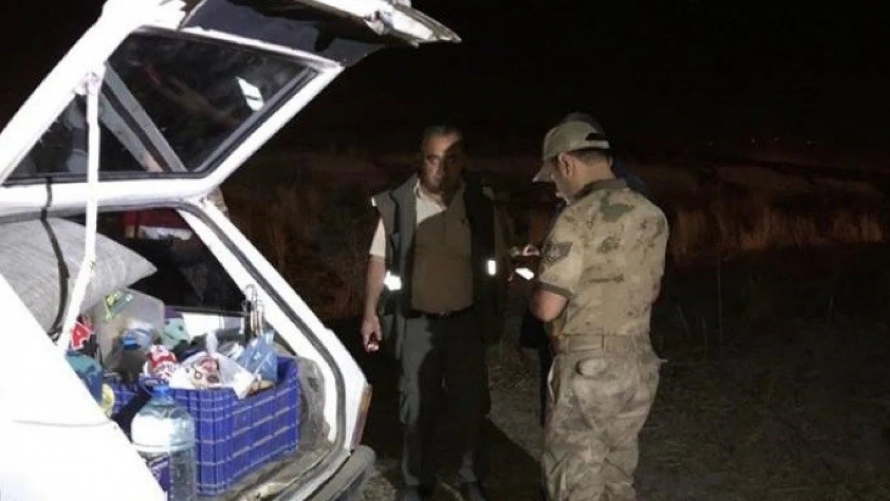 Suriyeli 4 Şahıs, Yasak Cihazla Bıldırcın Avı Yaparken Yakalandı