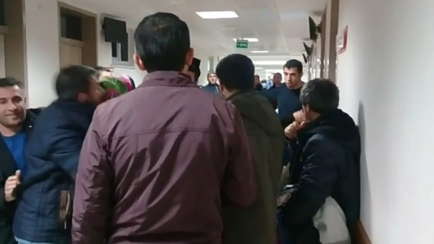Yine Doktora Saldırı, Yer Fırat Üniversitesi Çocuk Endokrinoloji Polikliniği