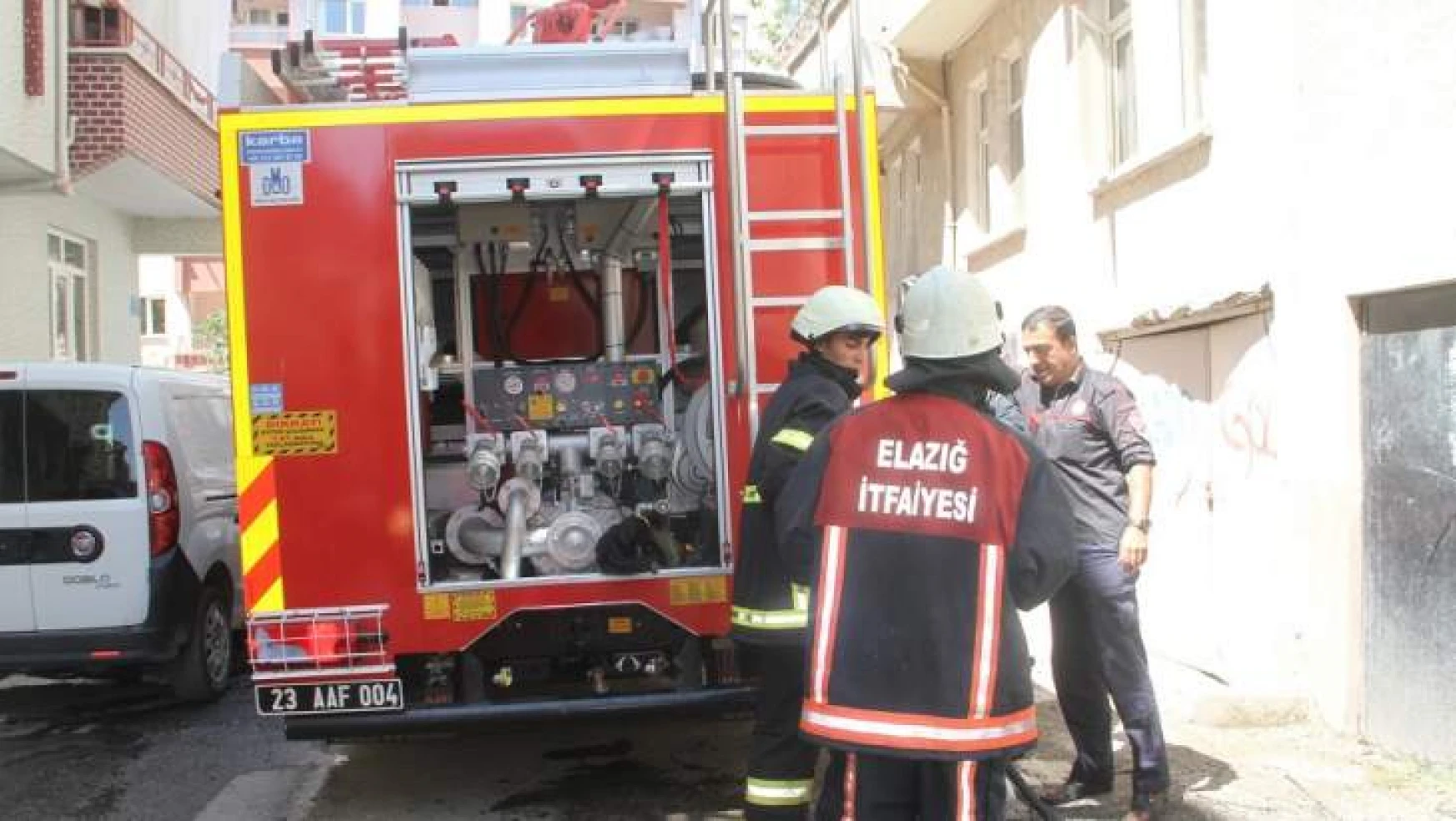 Mustafa Paşa Mahallesinde Çıkan Yangında 4 Kişi Hastaneye Kaldırıldı