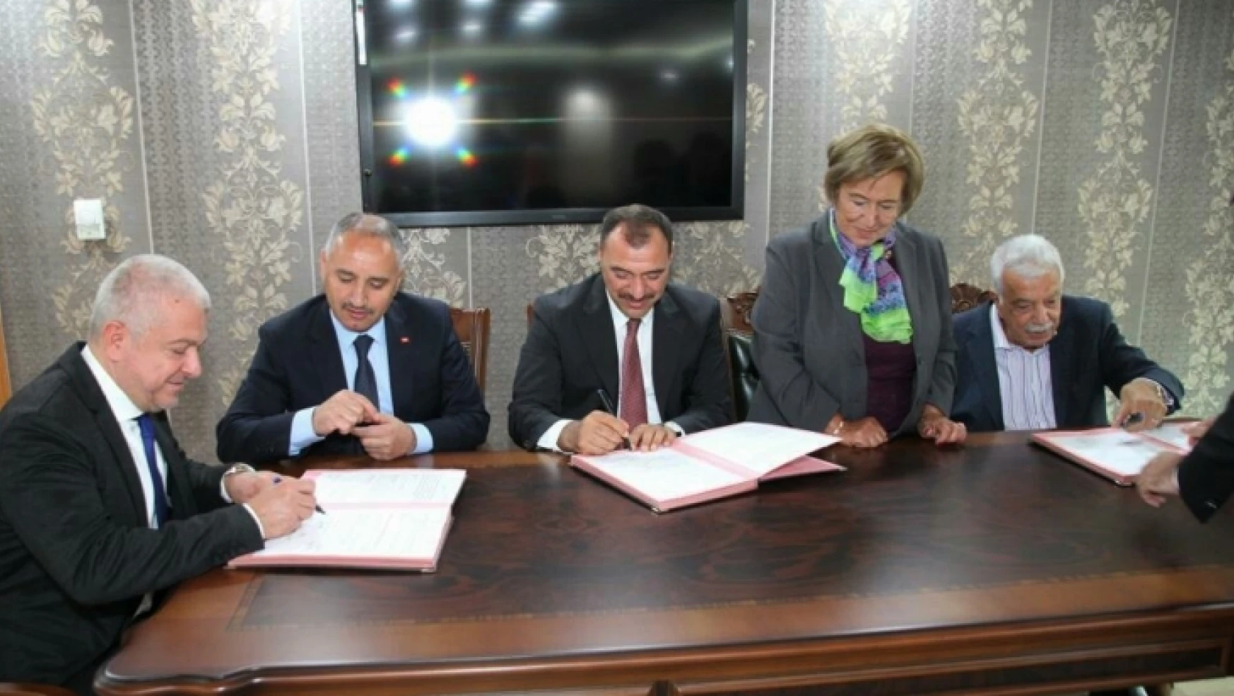 Elazığ'da 32 Derslikli Okul İçin Protokol İmzalandı