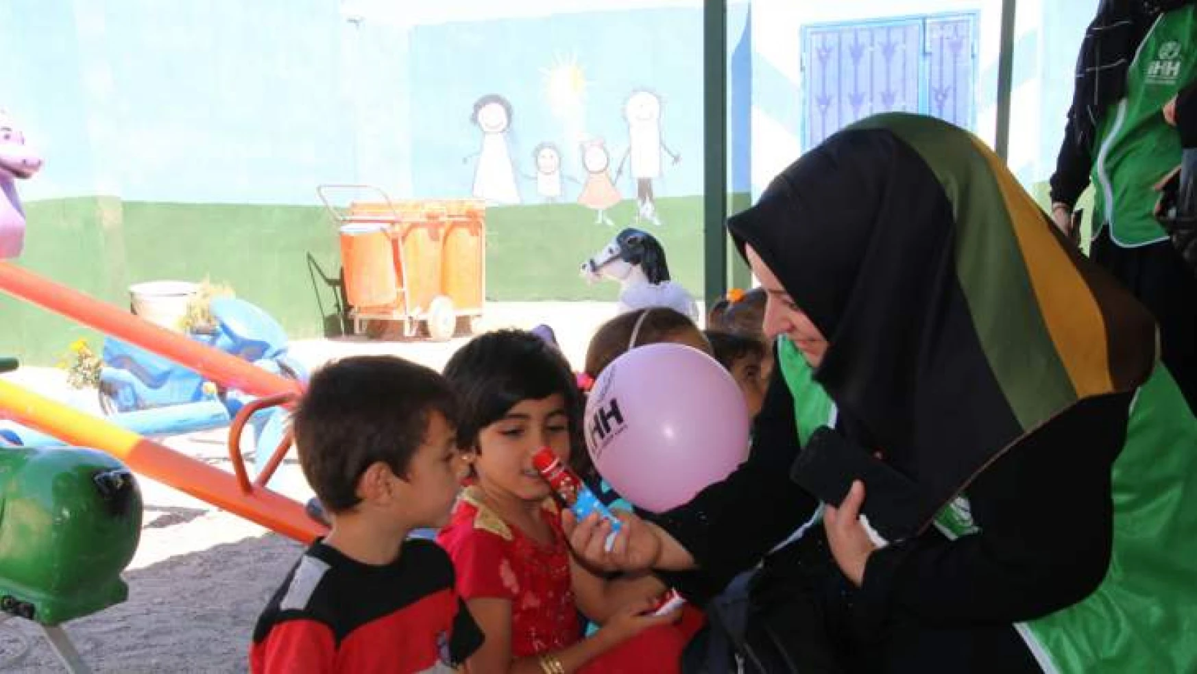İHH Yetim Birimi Yardımları Suriye'de Mültecilere Ulaştırdı