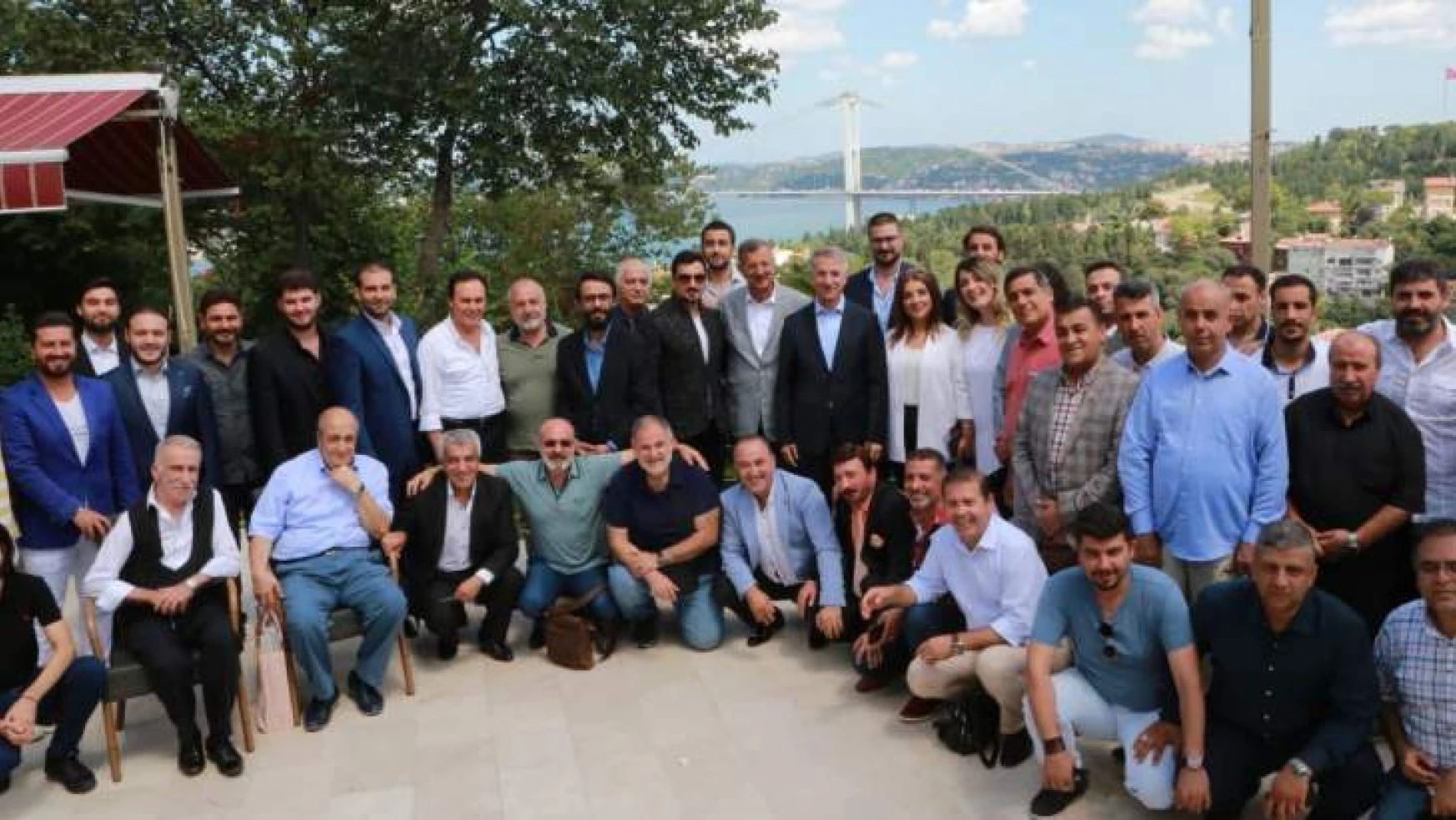 Başkan Yanılmaz Elazığlı Ulusal Sanatçılarla Bir Araya Geldi