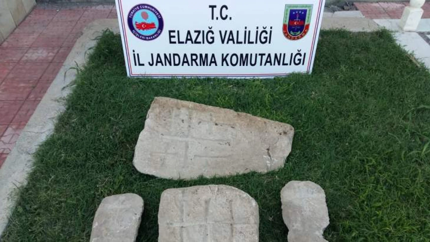 Elazığ'da Jandarmadan Tarihi Mezar Taşı Operasyonu