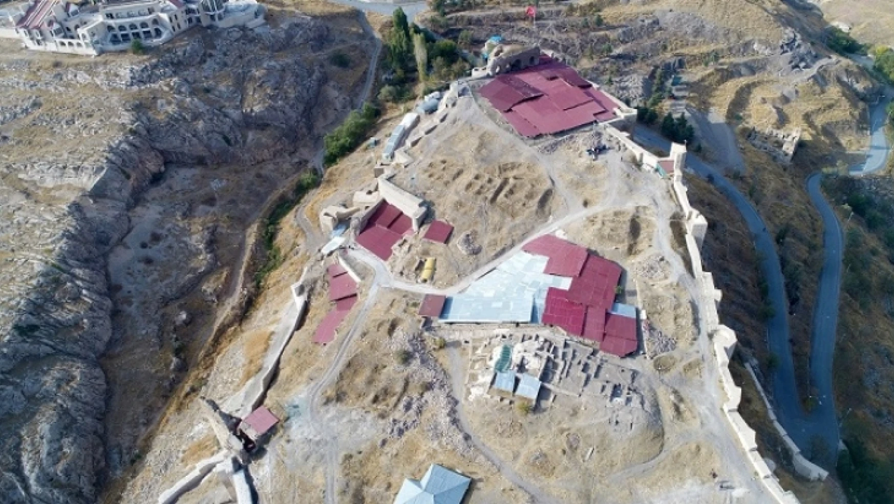 Harput Kalesinde Kazılarda Bu Yıl 20 Bin Obje Gün Yüzüne Çıkartıldı