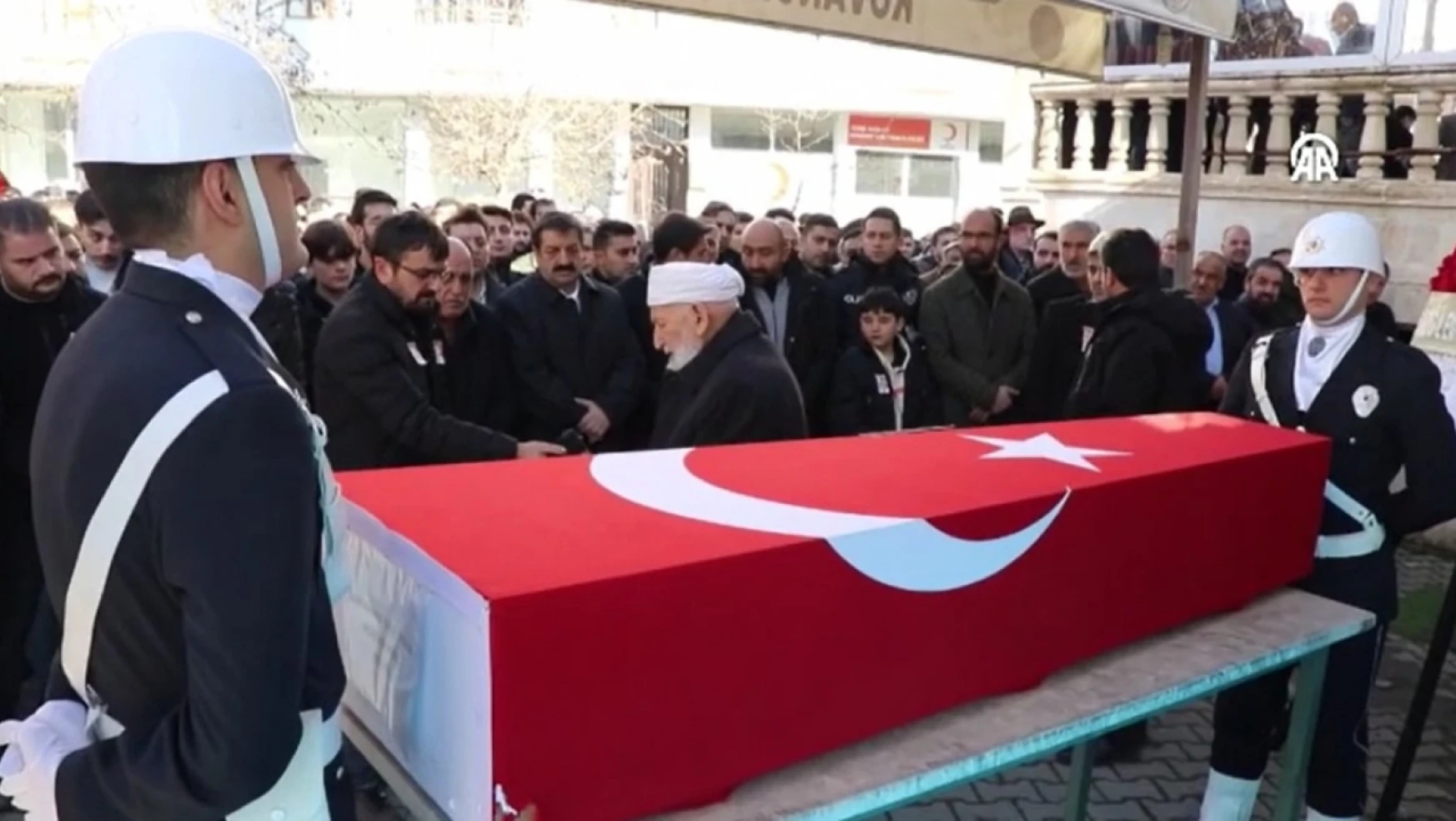 Hakkari'de Kalp Krizi Sonucu Hayatını Kaybeden Polis Memuru Elazığ'da Defnedildi