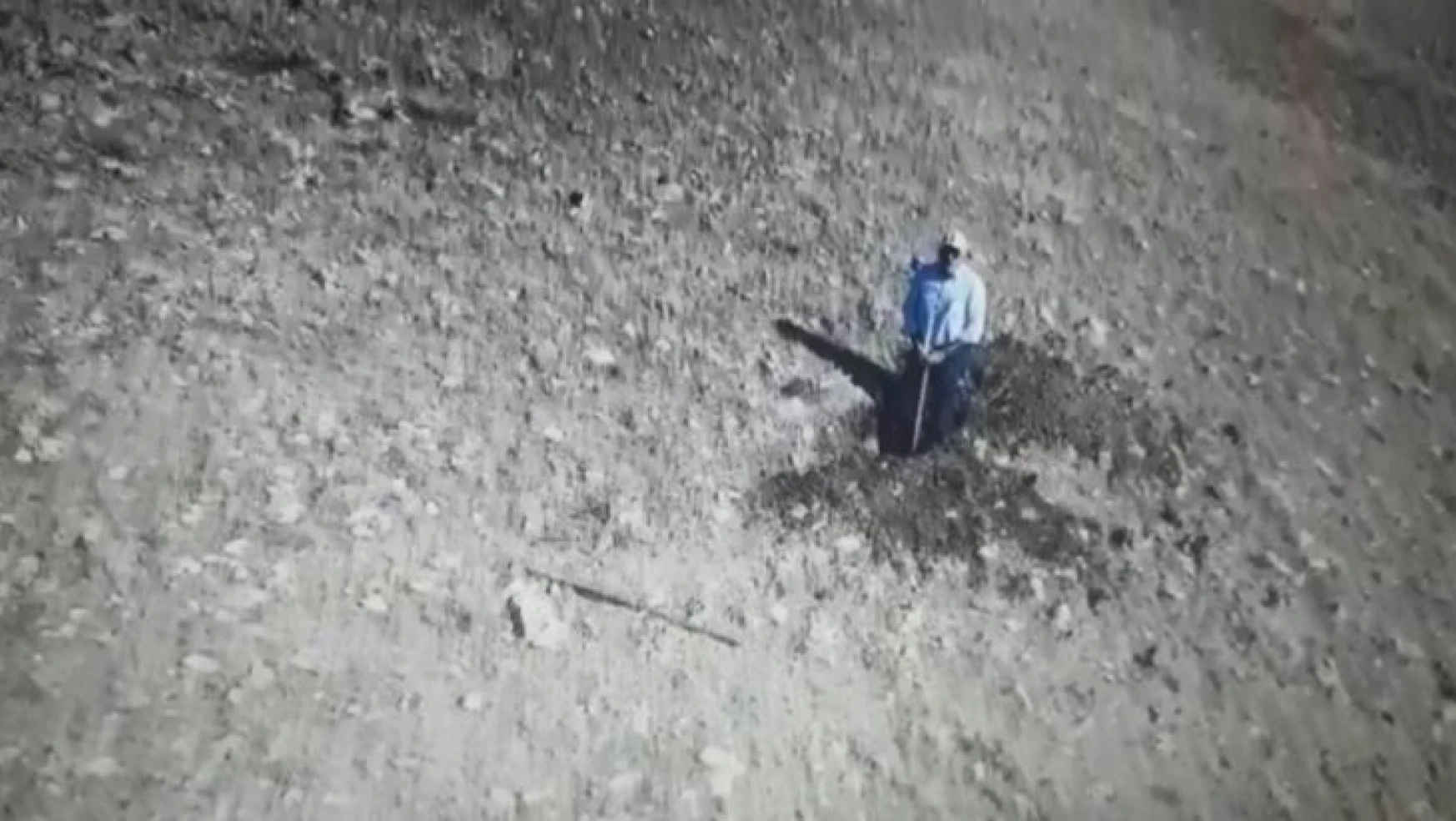 Hem Kaçak Kazı Yaptı Hem Drone'u Taşladı