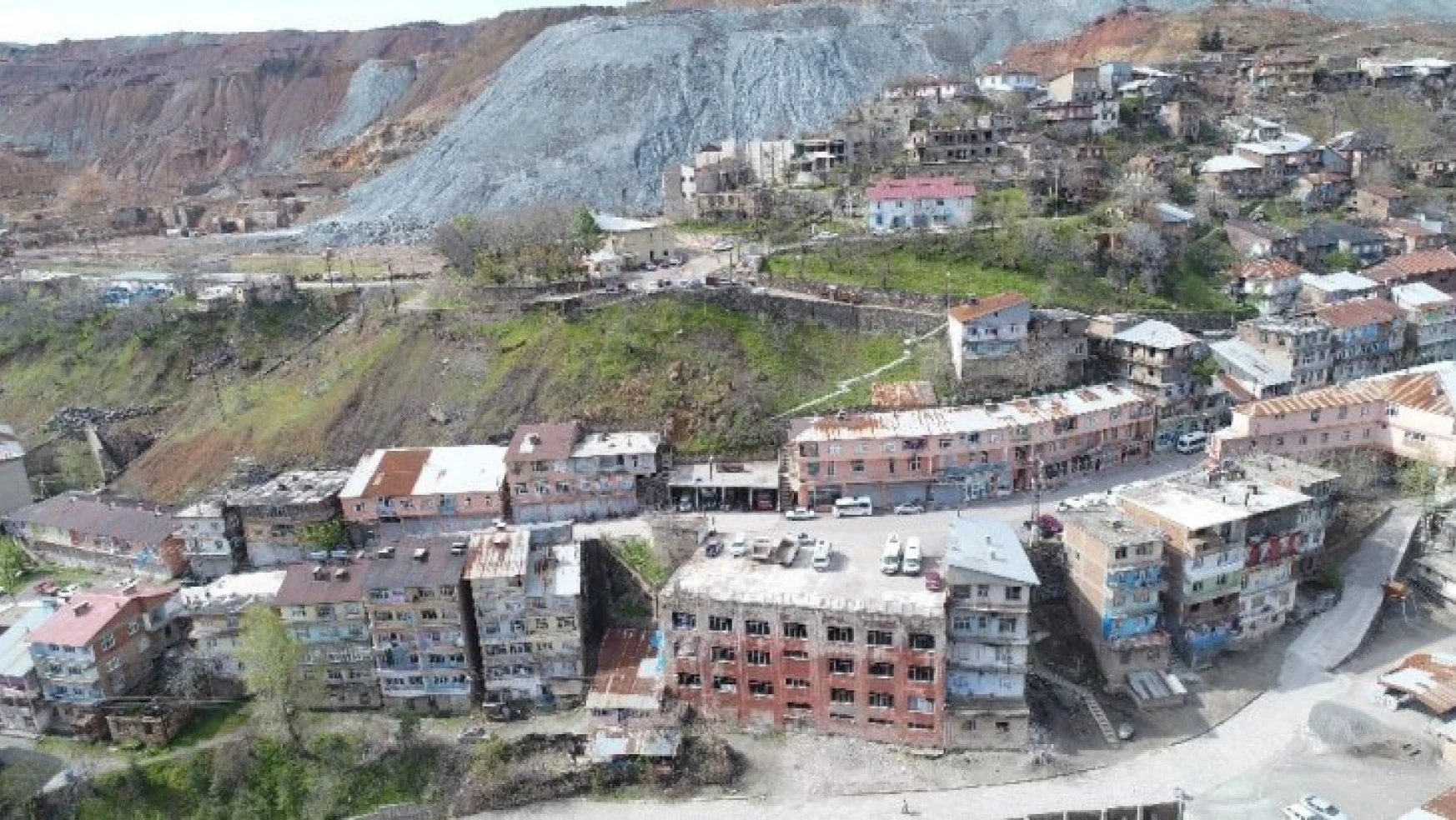 Maden'de Heyelan Riski Nedeniyle 3 Bin Kişilik Mahalle Boşaltılıyor
