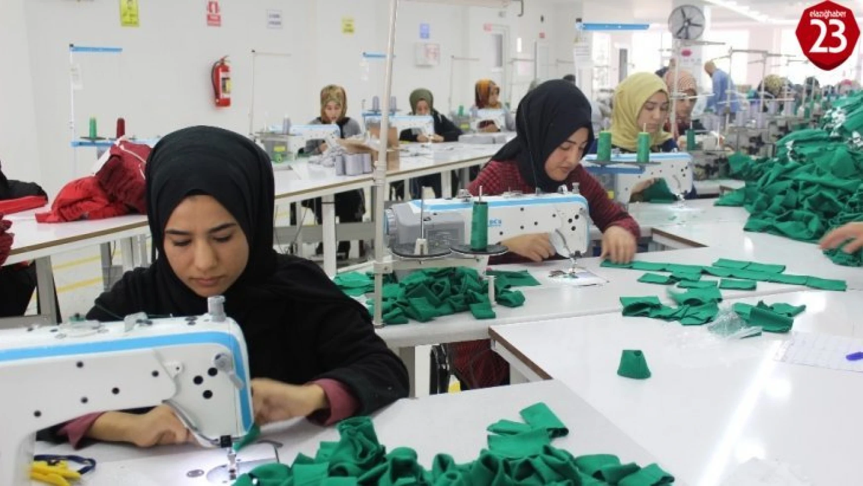 İlçede kurulan tekstil atölyesi kadınlara iş kapısı oldu