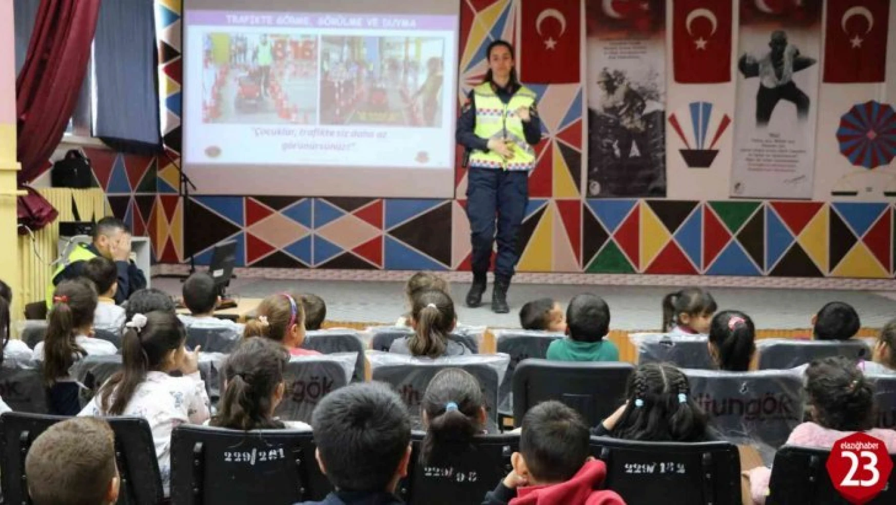 Elazığ'da Jandarma, Öğrencilere Trafik Güvenliği Eğitimi Verdi