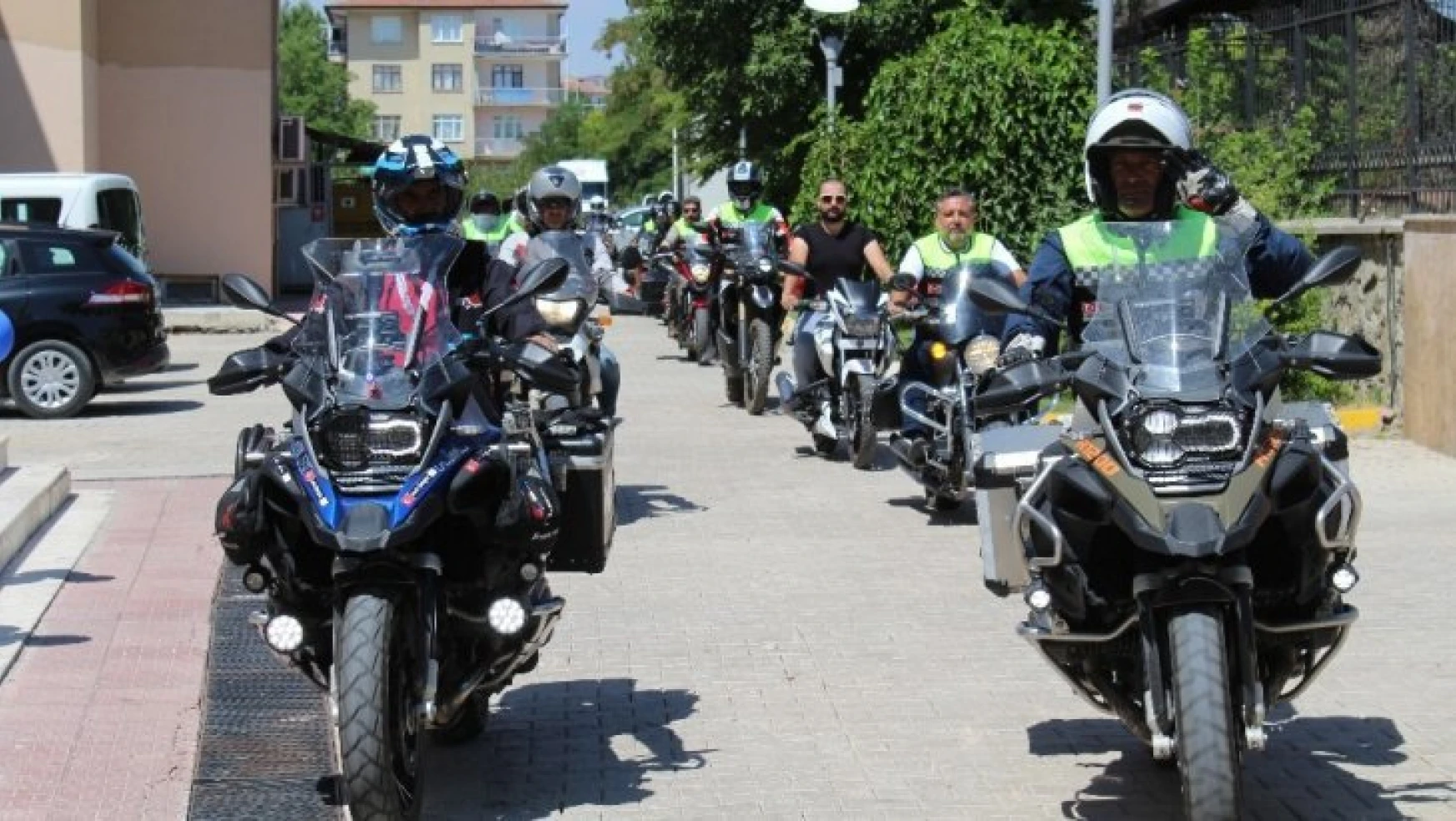 Kansere Dikkat Çekmek İçin, Motosikletle Türkiye'yi Geziyorlar