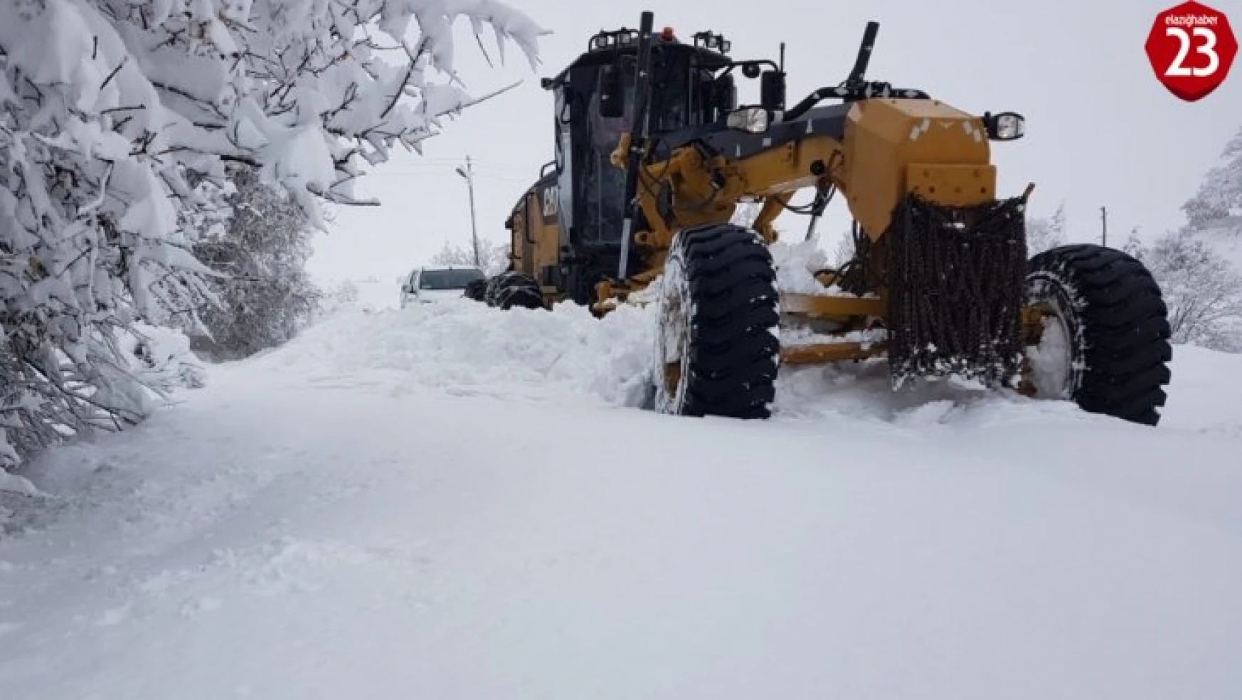Kar 4 köy yolunu ulaşıma kapattı