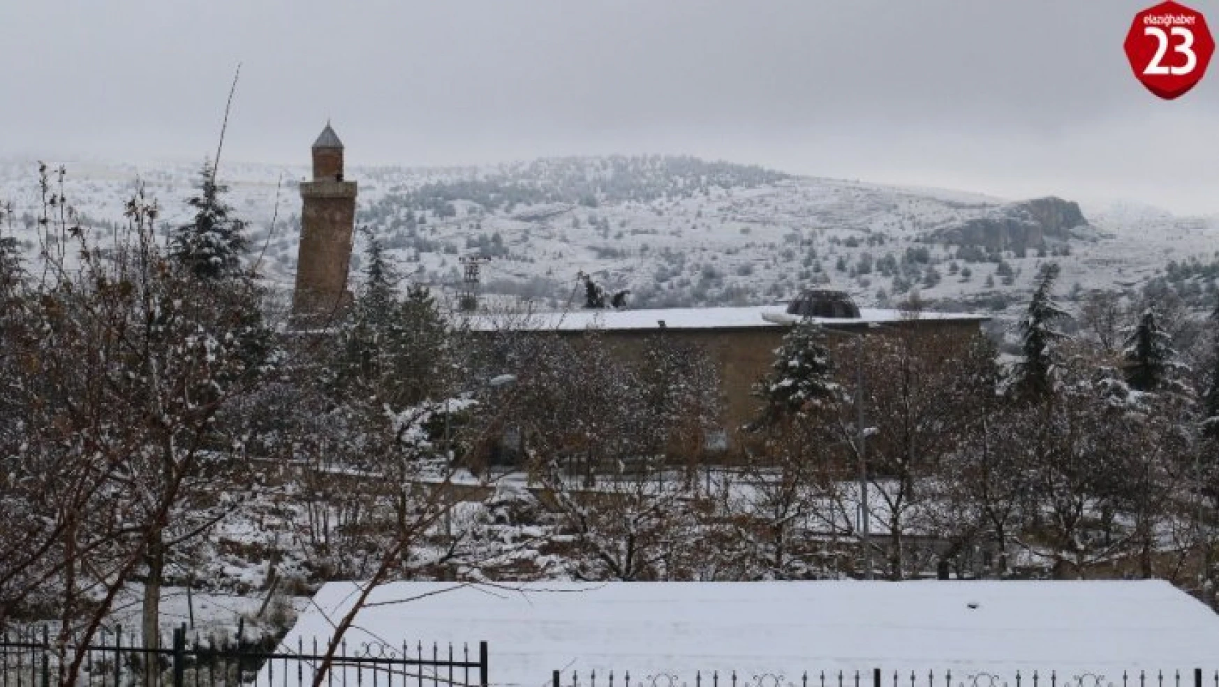 Kar tarihi Harput Mahallesi'ni beyaza bürüdü, 13 köy yolu kapandı