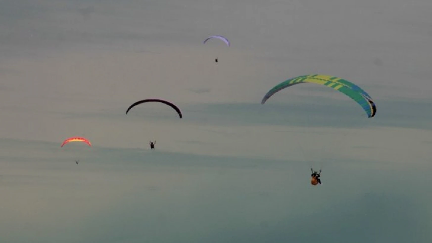 Sivrice'de Kayak Bitti, Göl Manzaralı Yamaç Paraşütü Başladı