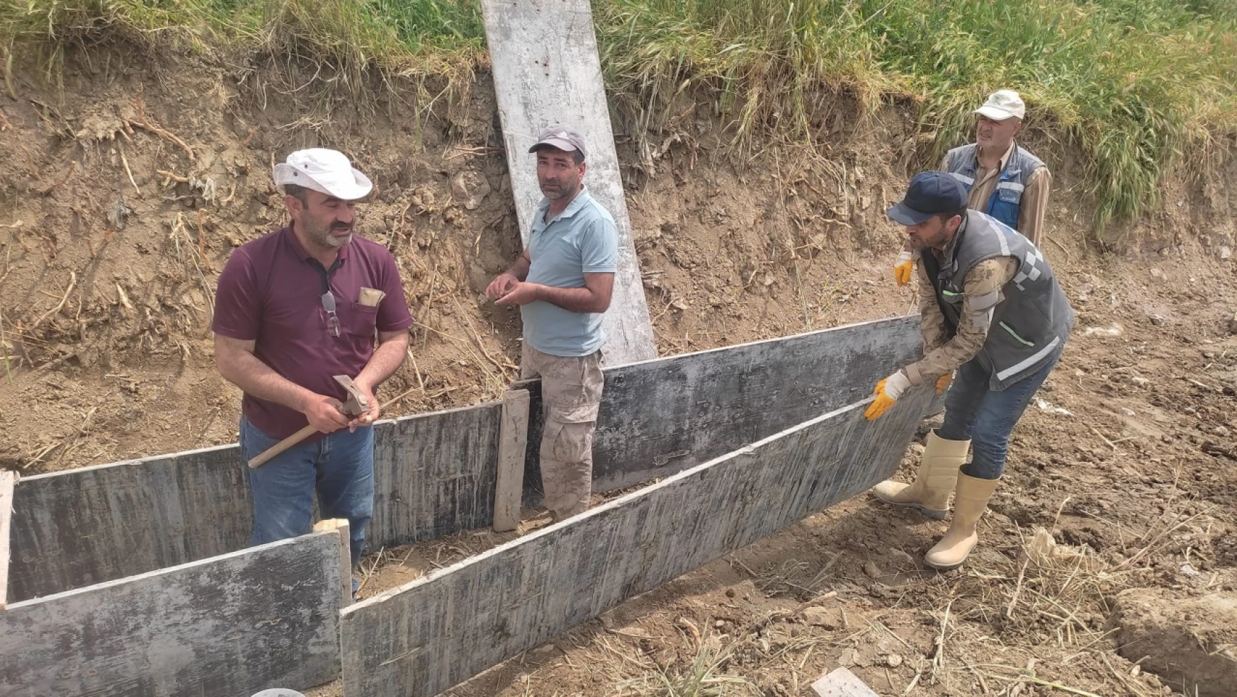 Keban Belediyesi Sulama Kanallarını Yeniliyor