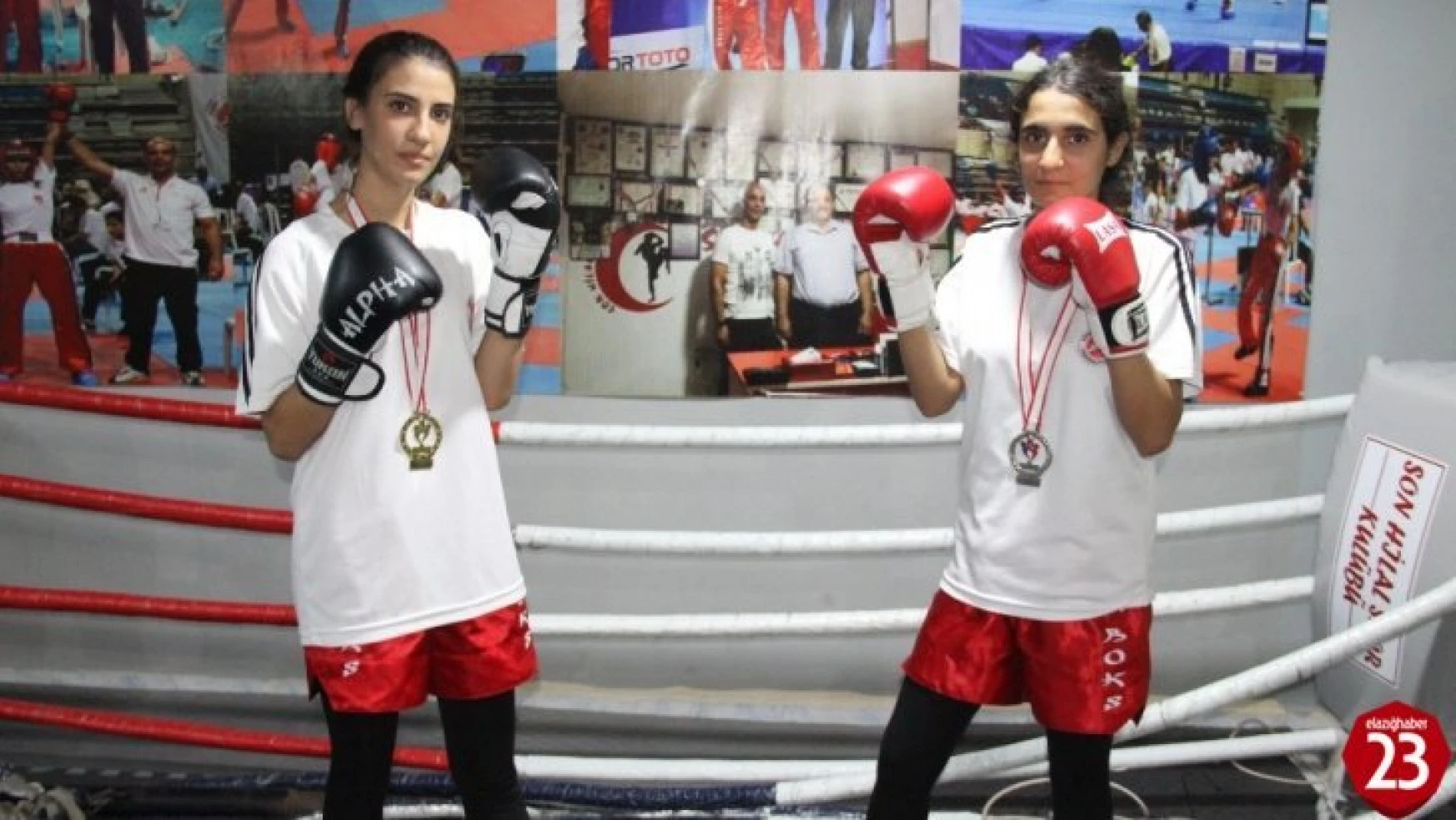 Kick Boksçu Kız Kardeşler, İlk Şampiyonadan Madalya İle Döndü