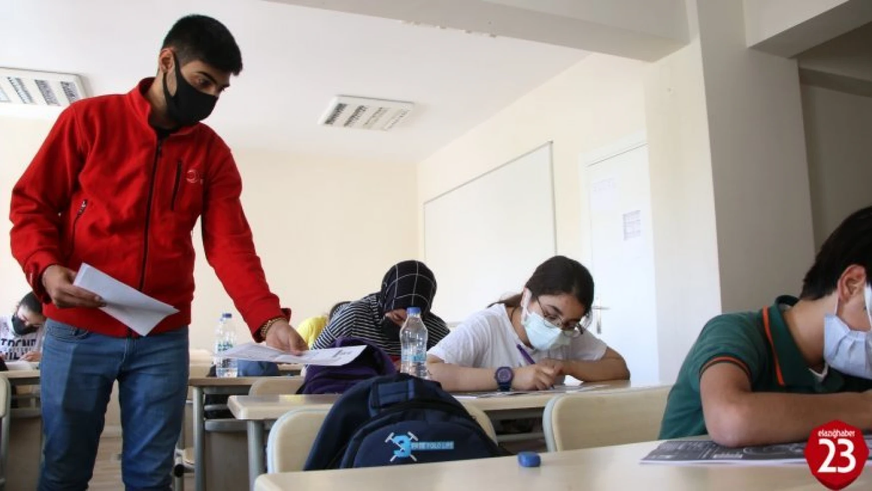 Kızılay Elazığ'da Öğrencileri Sınavlara Hazırlıyor
