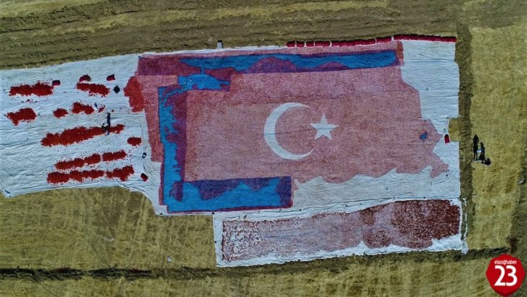 Elazığ'da Kurutmalık Domateslerle Ay Yıldızlı Türkiye Haritası Oluşturuldu