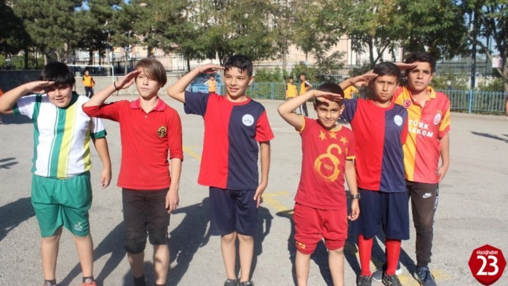 Öğrenciler Turnuva Gelirini Mehmetçik Vakfına Bağışladı