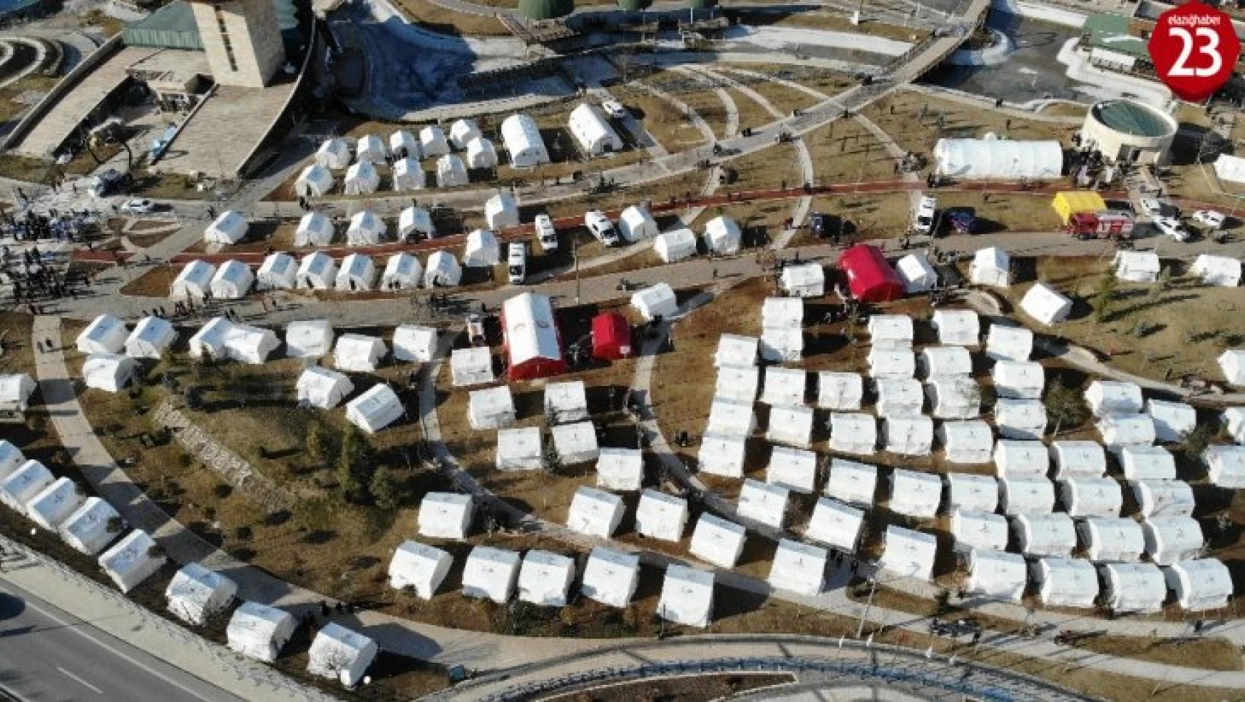 Okulların 10 Şubat'ta açılacağı Elazığ'da çadır kentlerde yaşam sürüyor