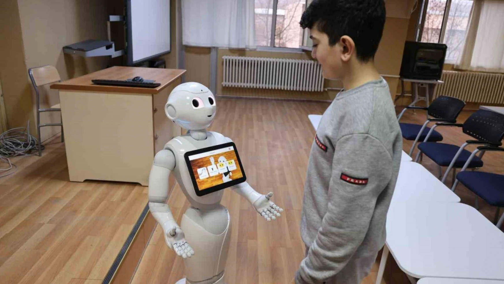 Elazığ'da Otizmli Çocuklar İnsansı Robot Pepper İle Öğrenecek