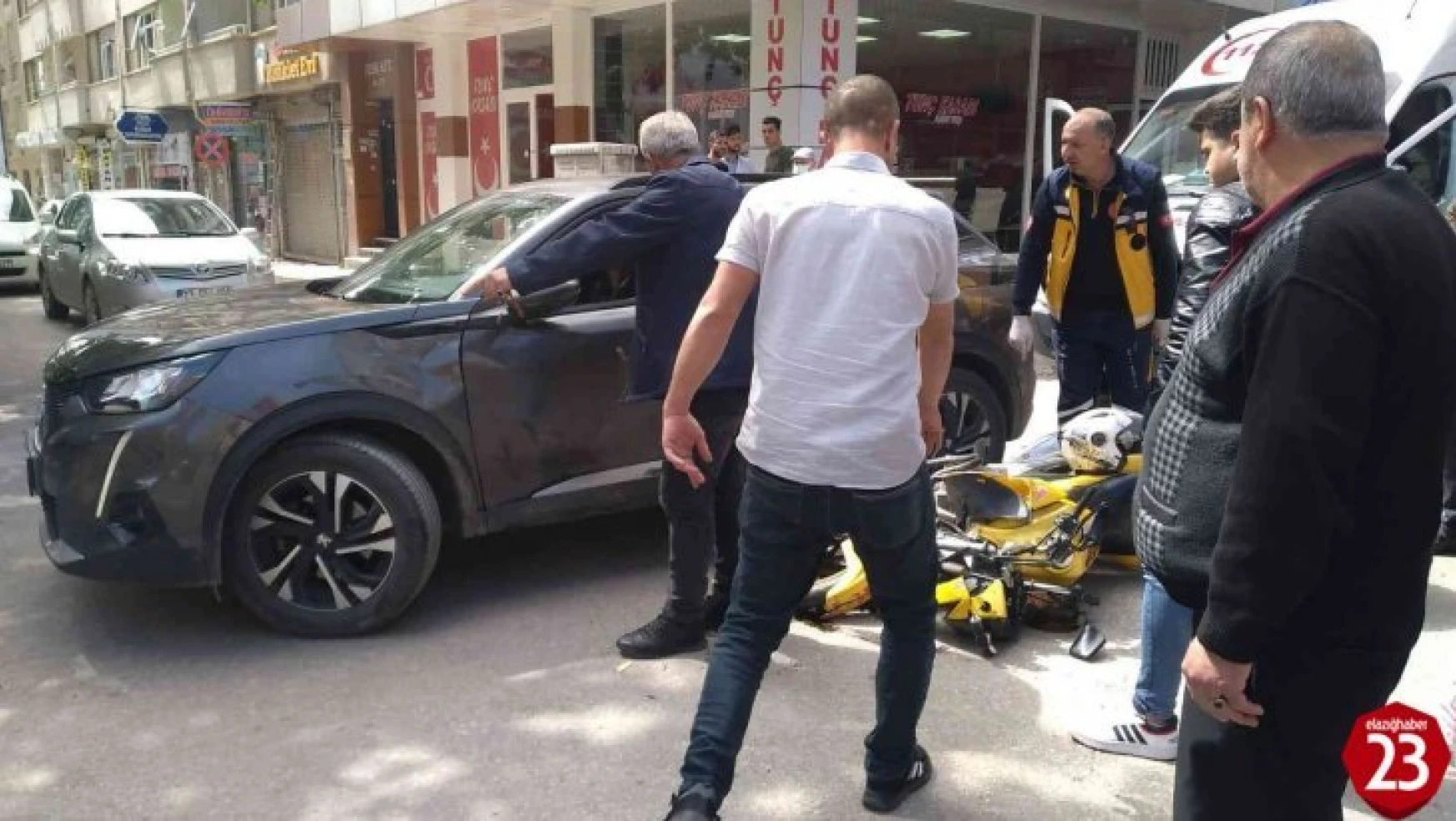 Elazığ'da Otomobil İle Motosiklet Çarpıştı,  1 Yaralı