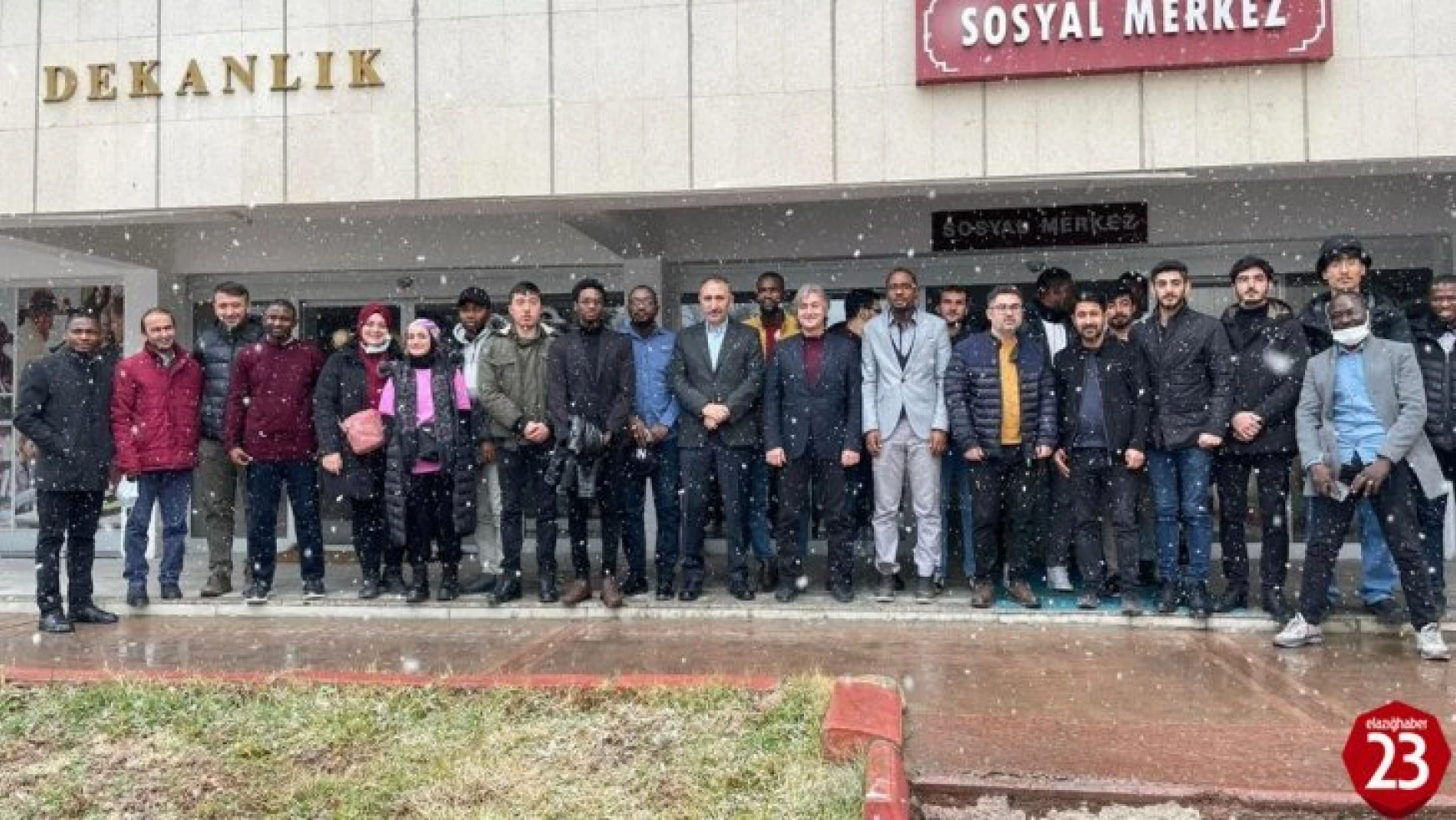 Fırat Üniversitesi Rektörü Göktaş, Yabancı Uyruklu Öğrencilerle Bir Araya Geldi