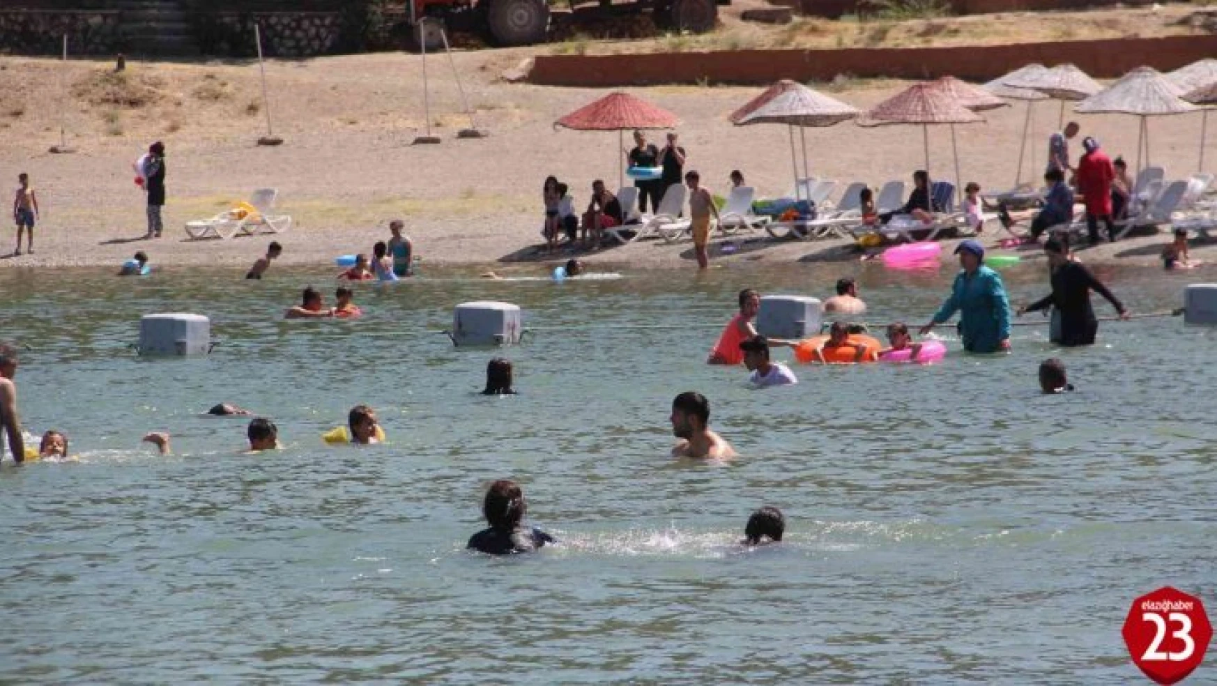 Sıcaktan Bunalanlar Hazar Gölü'ne Akın Etti, Plajlar Ege Ve Akdeniz'i Aratmadı
