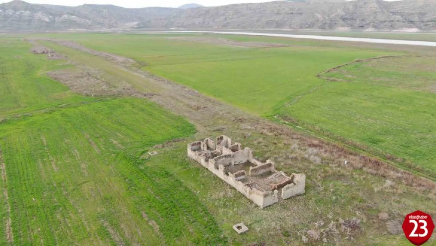 Elazığ'da Sular Çekildi, Eski Tren Garı Gün Yüzüne Çıktı