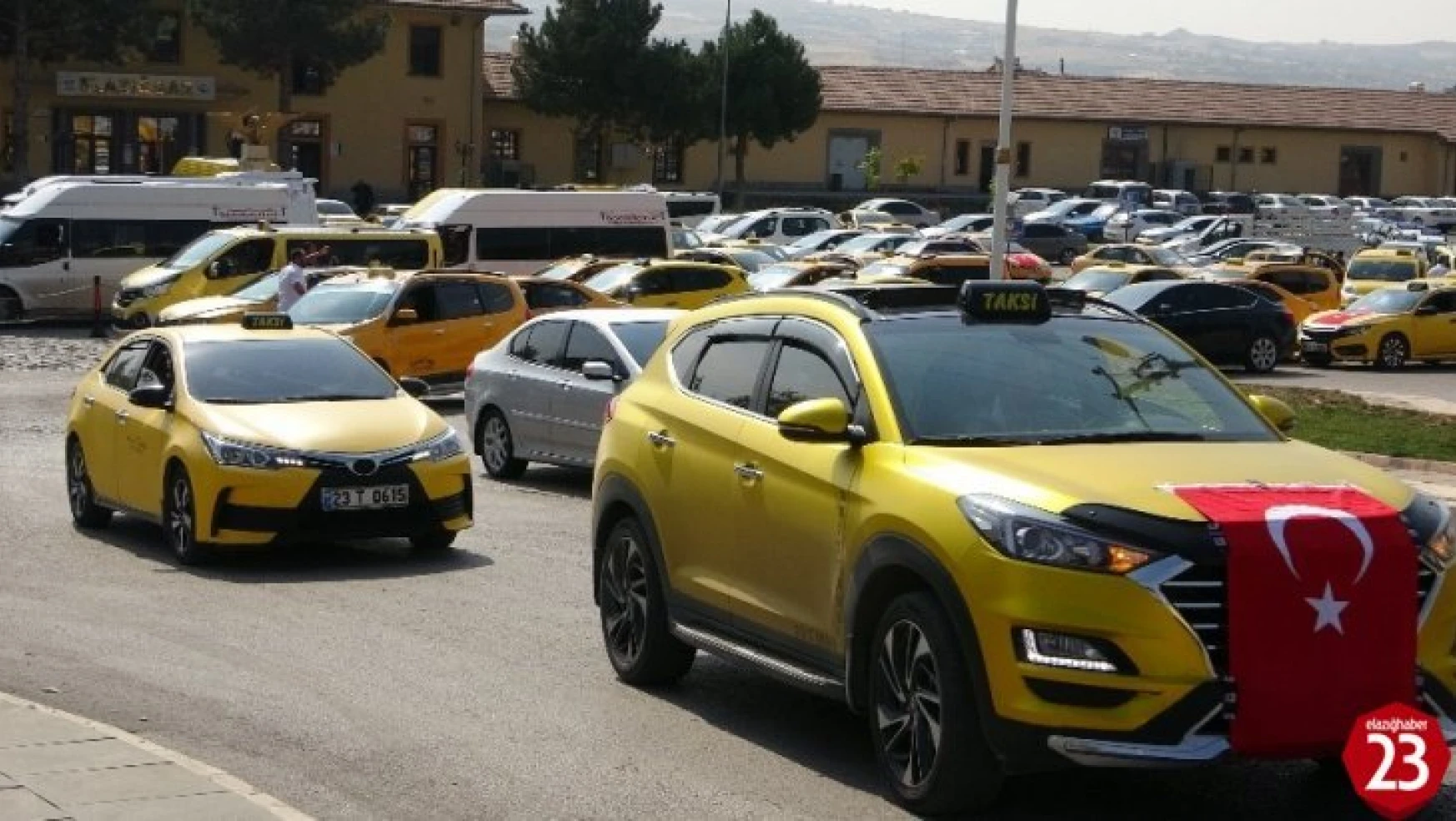 Taksicilerden Barış Pınarı Harekatı'na Konvoylu Destek