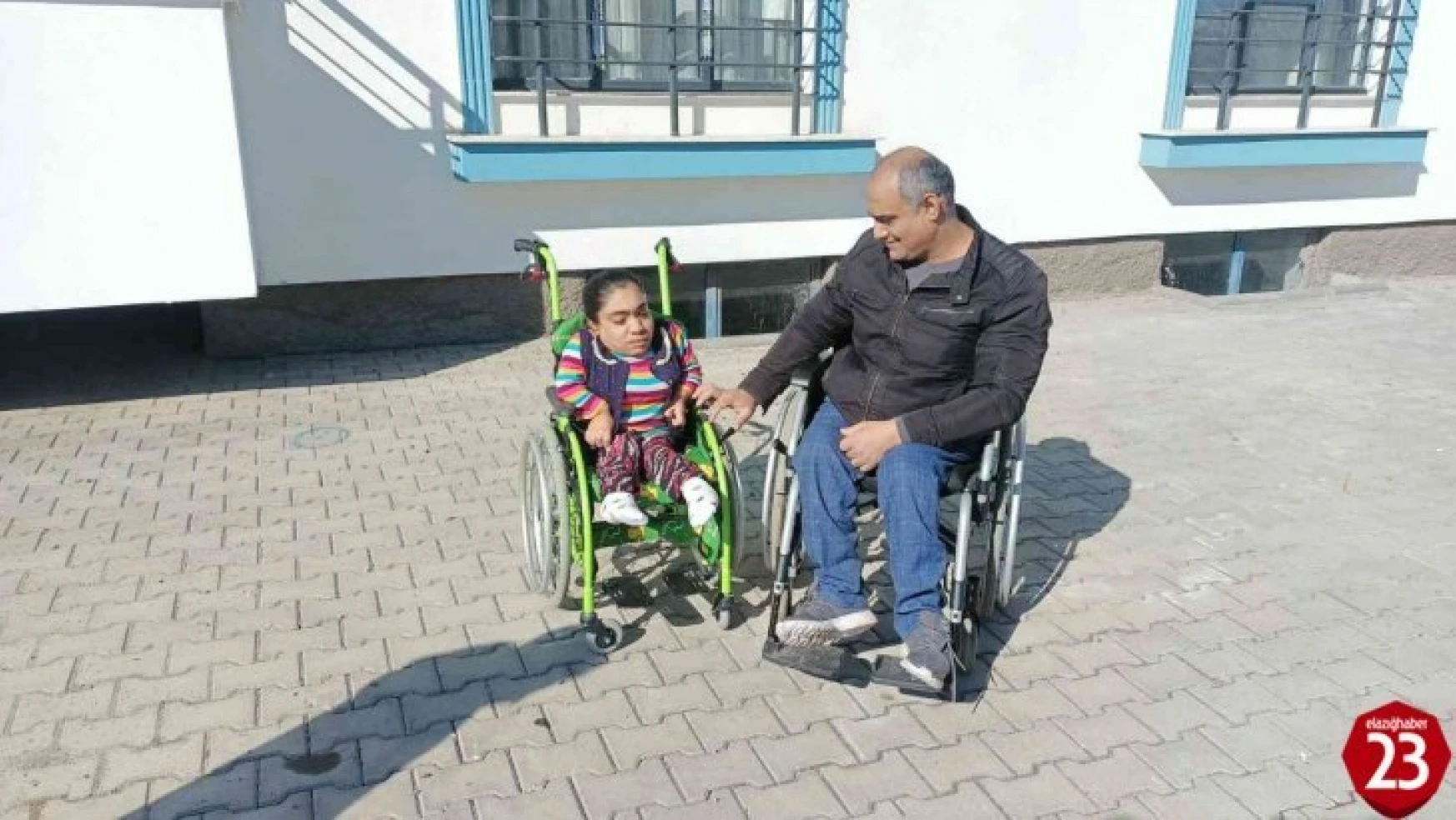 Tekerlekli Sandalyesi Çalınan Genç Kıza Dernekten Sevindiren Hediye