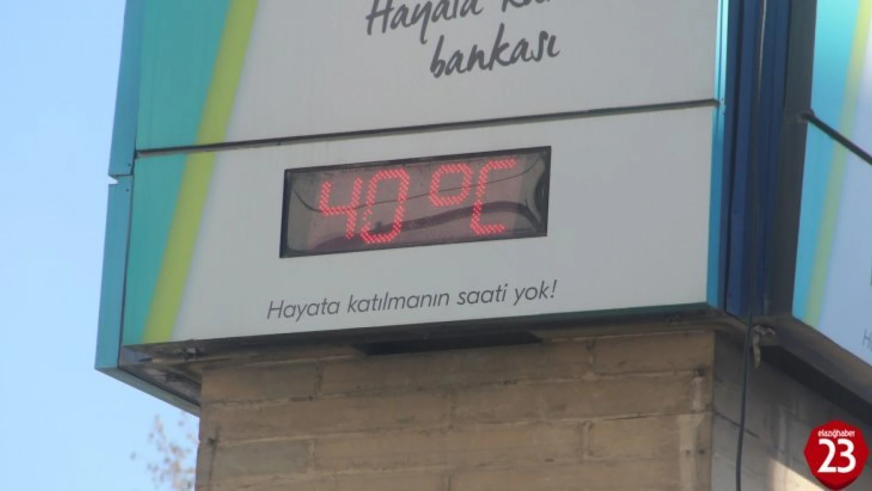 Termometrelerin 40 dereceyi gösterdiği Elazığ'da vatandaşlar gölgeliklere koştu