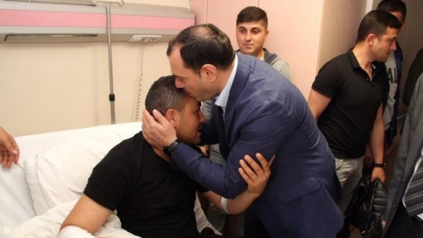 Vali Kaldırım, Elazığ'da ki Yaralı Mehmetçikleri Ziyaret Etti