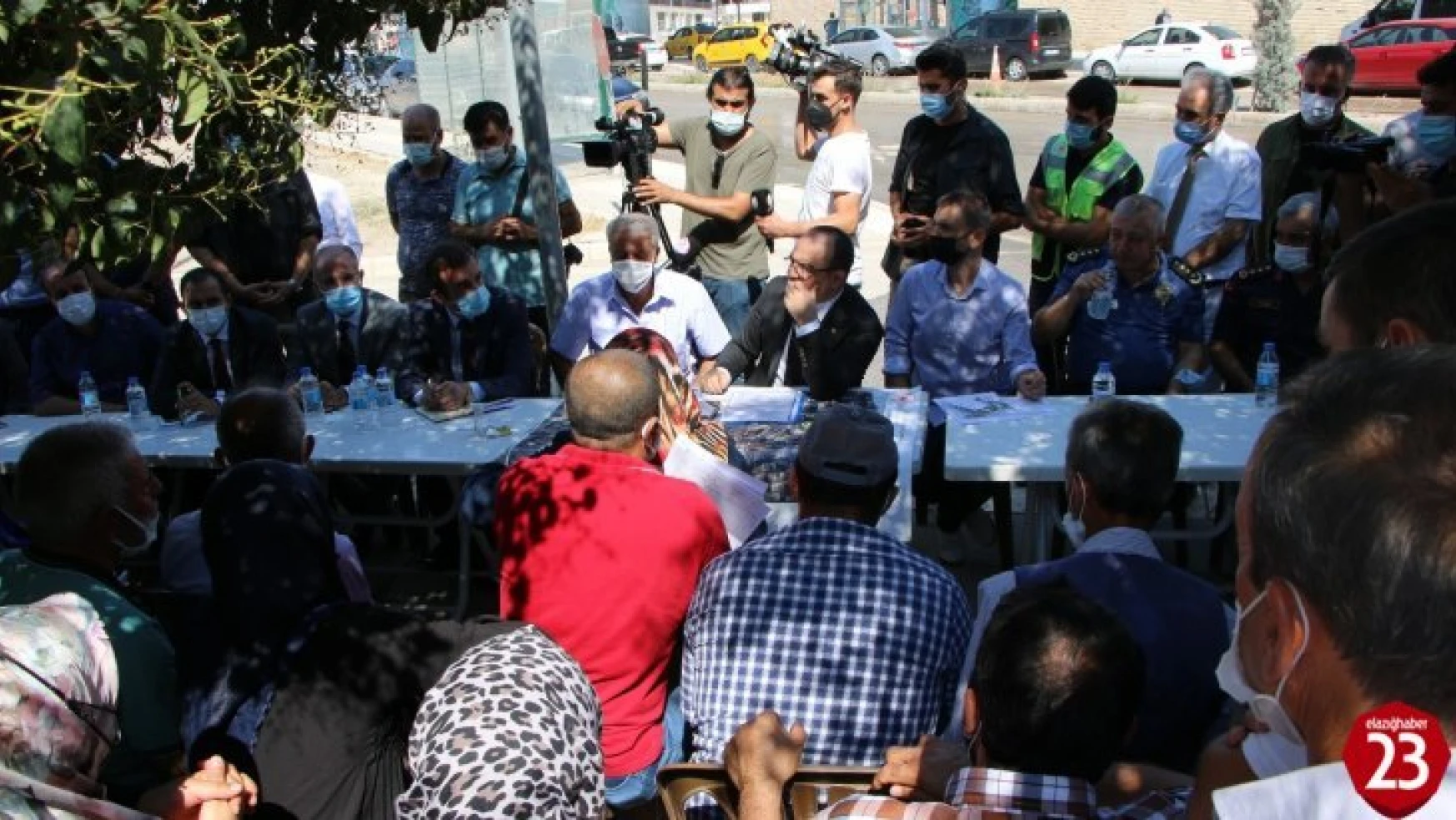 Vali Erkaya Yırık, Mustafapaşa Mahallesi'nde Hak Sahipleri İle Bir Araya Geldi