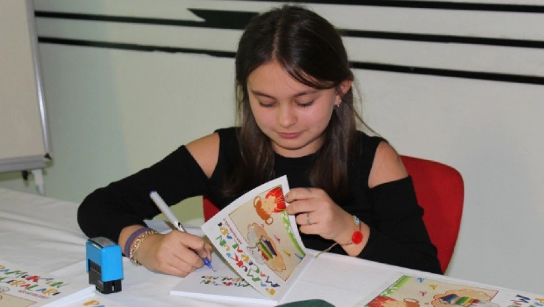 11 Yaşında Kitap Yazdı, Gelirini Lösemili Çocuklara Bağışladı