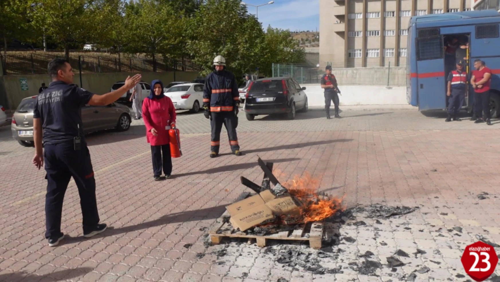 Fırat Üniversitesi Hastanesinde Yangın Eğitimi ve Uygulamalı Tatbikat Çalışması Yapıldı