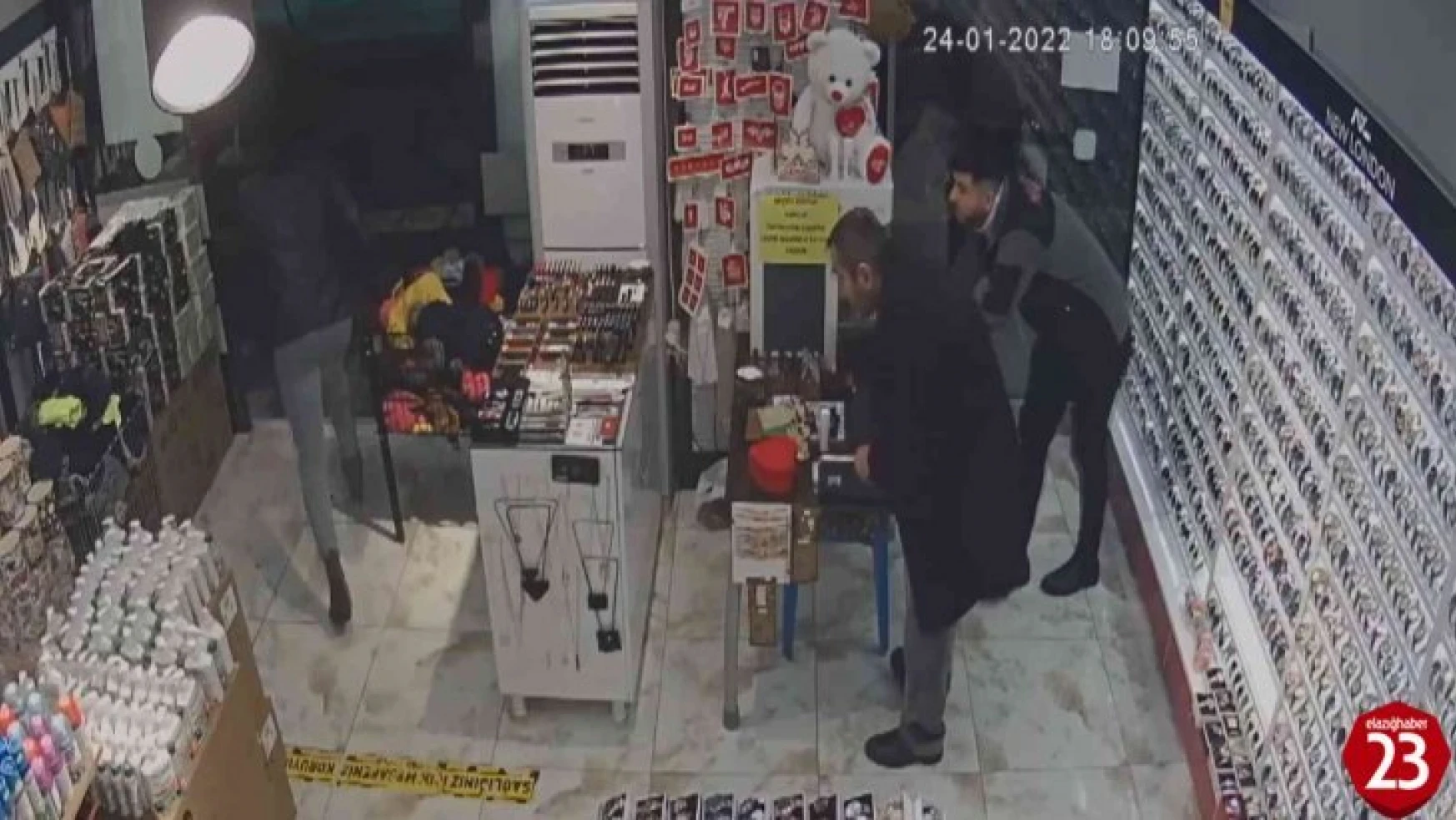 Elazığ'da Mağazalarda Hırsızlıklar Arttı, Kimi Saat Çaldı Kimi Çanta