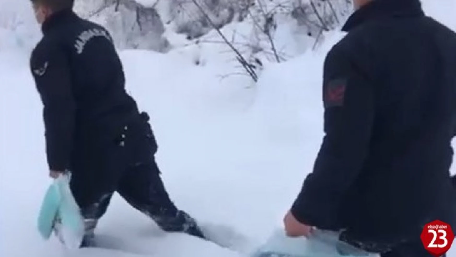 Yolu Kardan Kapanan Köyde İlacı Biten Hastanın Yardımına Jandarma Koştu