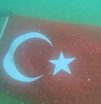 Elazığ Dalgıç Polislerinden Anlamlı 30 Ağustos Kutlaması