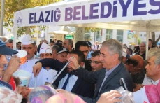 Elazığ'da 3 Bin Kişiye Aşure Dağıtıldı