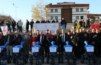 DAP Destekli Proje Kapsamında Baskil'de 100 Üreticiye Çapa Makinesi Dağıtıldı