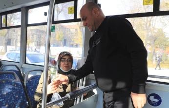 Elazığ Belediyesi Otobüs Şoförlerinden 3 Aralık Dünya Engelliler Günü'nde Anlamlı Jest